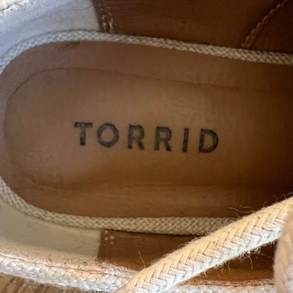 Torrid Wide Width Canvas Platform Oxford Lace-Up Shoes Natural Canvas 6.5WW